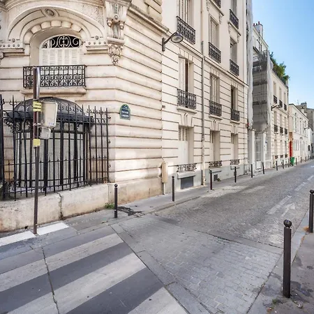 Bright & Duplex - Near The Eiffel Tower Apartment